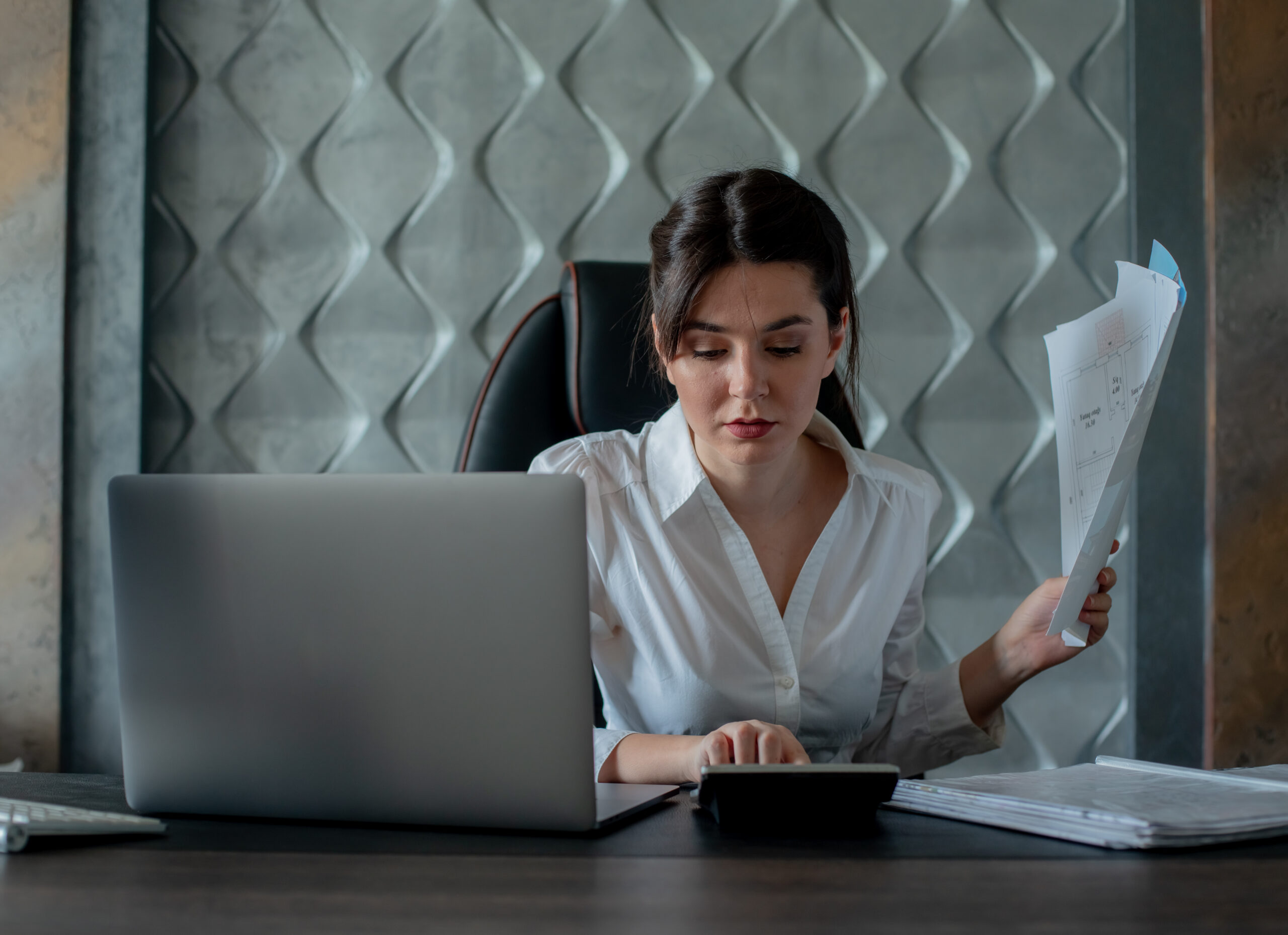 Sua empresa cresce, mas o dinheiro não sobra? O problema pode estar na forma como você lidera